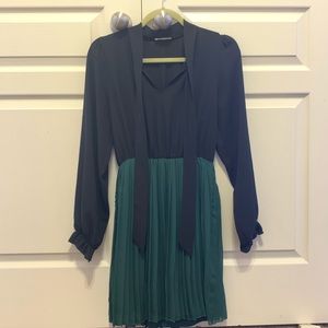 Everly black and dark green long sleeved dress